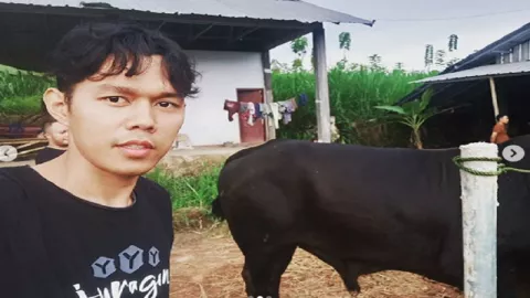 Pemuda Ini Sukses Jadi Juragan Ternak di Desanya - GenPI.co