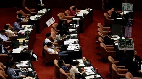 Legislator Taiwan Baku Hantam di Gedung Parlemen - GenPI.co