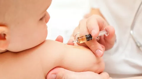 Selama Pandemi Tetap Penuhi Kebutuhan Anak dengan Vaksinasi - GenPI.co