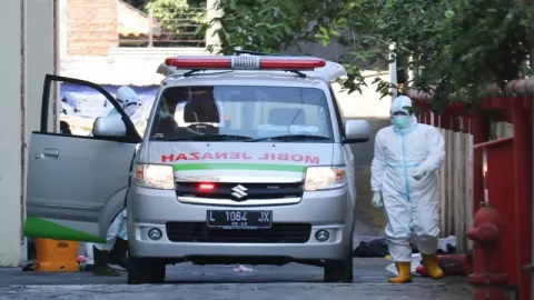 Pasien Covid-19 Bunuh Diri, Loncat dari Lantai 6 RS Haji Surabaya - GenPI.co