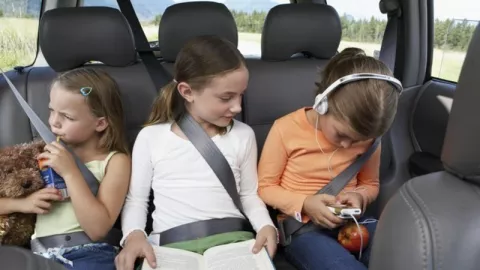 3 Tips Mengatasi Mabuk Kendaraan pada Anak Saat Perjalanan Jauh - GenPI.co