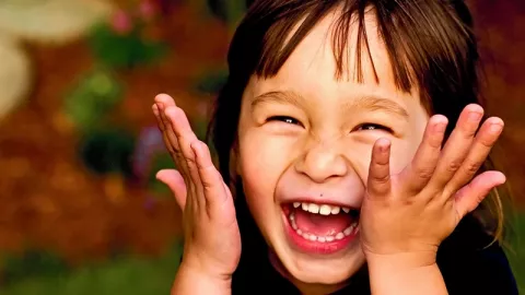 Bunda, Ini 6 Cara Membuat Anak Bahagia - GenPI.co