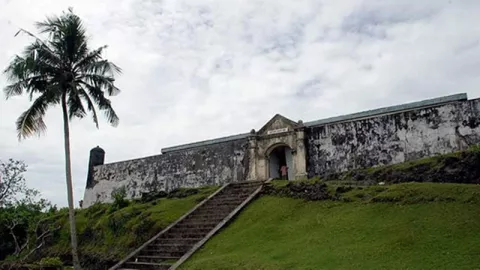 Menikmati Keindahan Alam dan Sejarah di Pulau Saparua Maluku - GenPI.co