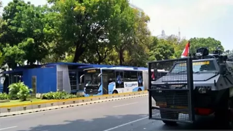 Rencana Demo Mahasiswa TransJakarta Alihkan Rute Depan Gedung DPR - GenPI.co