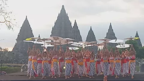 Festival Payung 2019, Warna-Warni September di Candi Prambanan - GenPI.co
