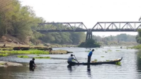 Sungai Bengawan Solo Tercemar Limbah Berbahaya - GenPI.co