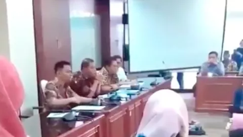 Video Viral Anggota DPRD Provokasi Mahasiswa, Malah Kena Skakmat - GenPI.co