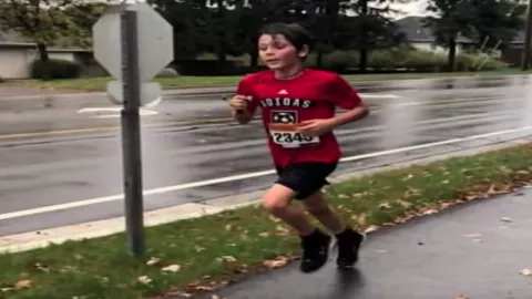 Luar Biasa, Bocah 9 Tahun Menang Lomba Lari 10K  - GenPI.co