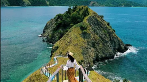 Pulau Dua di Sulawesi Tengah Punya Keindahan yang Menyaingi Padar - GenPI.co