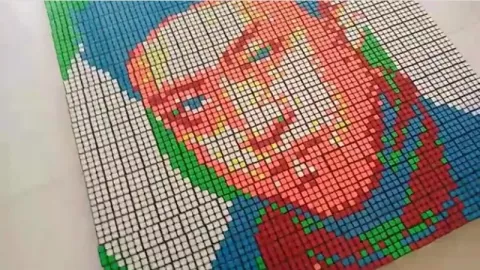 Rich Brian HUT, Seniman Rubik Ini Buat Lukisan Wajah Sang Rapper - GenPI.co