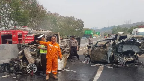 Kecelakaan Maut Tol Cipularang, 15 Mobil Hangus Terbakar - GenPI.co