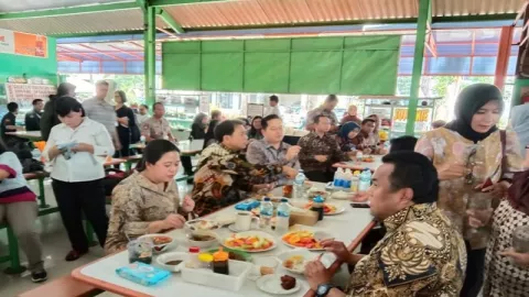 Puan Maharani Makan Tongseng Biar 'Nendang' - GenPI.co