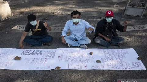 Aktivis 98 Gelar Aksi Tutup Mulut Tolak Prabowo Jadi Menteri - GenPI.co