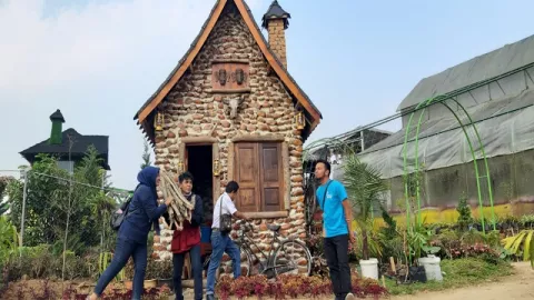 Objek Wisata Edukasi, Manjakan Diri di Green House Lezatta - GenPI.co