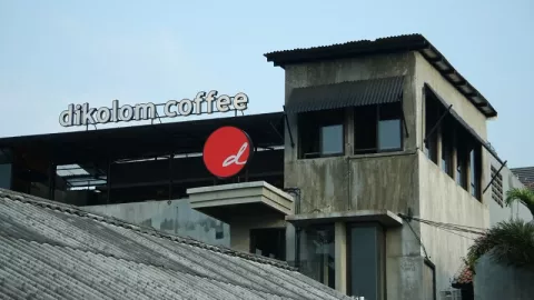 Asyiknya Menikmati Kopi di Rooftop Dikolom Coffee - GenPI.co