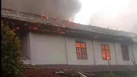 Iseng Main Api, Asrama Mahasiswa Papua di Tomohon Ludes Terbakar - GenPI.co