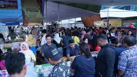 Jajanan Nusantara Laris Manis di Pasar Takjil Benhil - GenPI.co