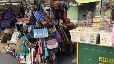 Pasar Beringharjo, Tempat Berburu Buah Tangan Lengkap Banget! - GenPI.co