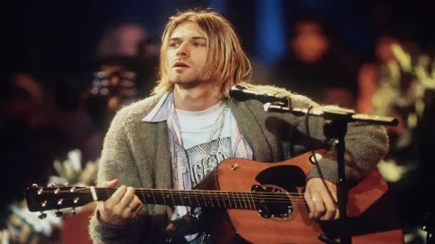Wow! Kardigan Kurt Cobain Laku Terjual Rp 4,68 Miliar - GenPI.co