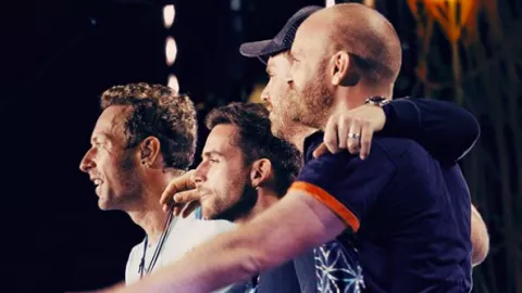 Jelang Peluncuran Album, Coldplay Mendadak Rilis 2 Lagu Baru - GenPI.co