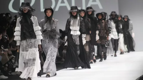 Daliatex Rangkul 3 Desainer di Ajang Jakarta Fashion Week 2019 - GenPI.co