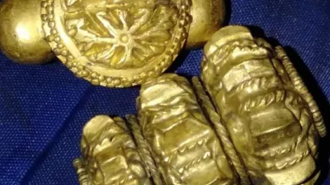 Berkah Karhutla, Warga Sumsel Temukan Emas Peninggalan Sriwijaya - GenPI.co