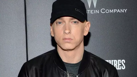 Dituding Ancam Trump, Rapper Eminem Didatangi Paspampres AS - GenPI.co