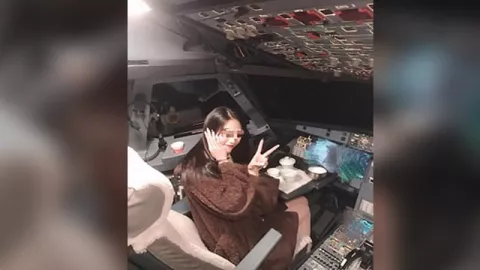 Karena Foto Wanita di Kokpit, Pilot Dilarang Terbangkan Pesawat - GenPI.co