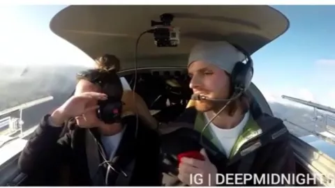 Bikin Meleleh, Begini Cara Seorang Pilot Melamar Kekasihnya - GenPI.co