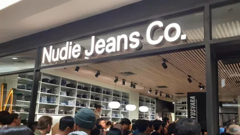 Buka Perdana, Nudie Jeans Repair Shop Dikerubuti Pengunjung - GenPI.co
