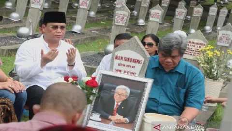 Megawati dan Puan Tidak Ikut Ziarah ke Makam Taufiq Kiemas - GenPI.co