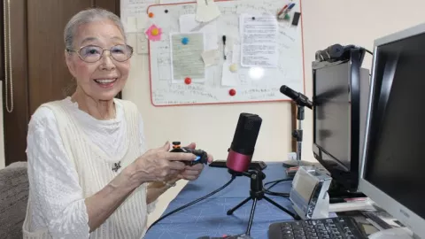 Usia Boleh Saja 89 Tahun, Tapi Nenek Mori Jago Banget Main Gim - GenPI.co