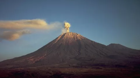 3 Gunung Terangker di Indonesia, Banyak Hal Mistis Timpa Pendaki - GenPI.co