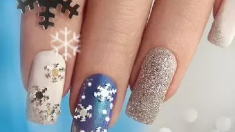 Intip 3 Inspirasi Nail Art Cantik untuk Rayakan Natal - GenPI.co