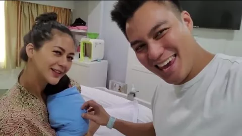 Baim Wong Tunjukkan Wajah Anak via YouTube, Imut Banget  - GenPI.co