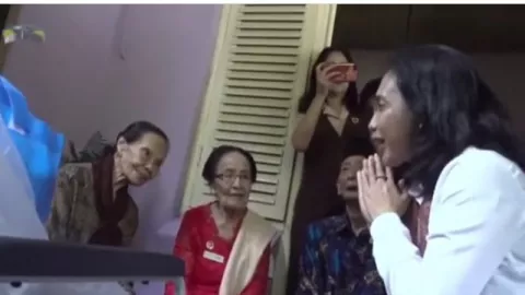 Menteri Bintang Puspayoga Beri Bantuan Buat Perempuan Pejuang 45 - GenPI.co