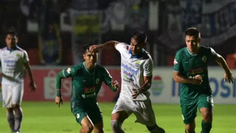 PSS Sleman vs Persib Bandung 0-0: Paceklik Bertambah Panjang - GenPI.co