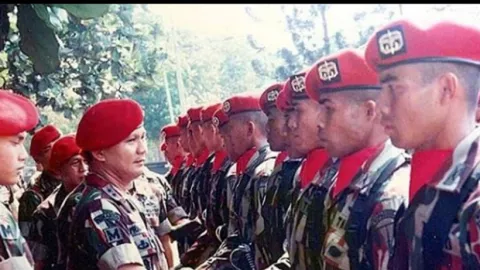 4 Gaya Prabowo saat Danjen Kopassus, Wibawanya tak Tertandingi - GenPI.co