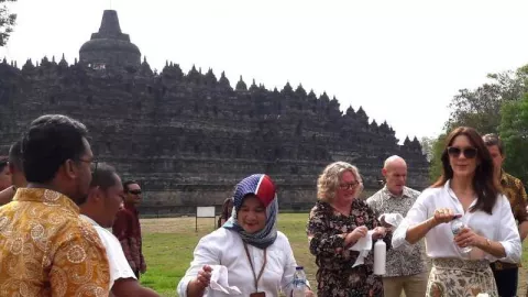 Putri Mahkota Denmark Takjub Melihat Kemegahan Candi Borobudur - GenPI.co