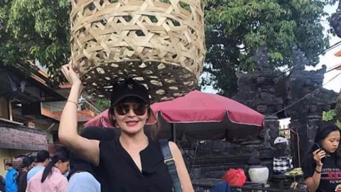 Sunggi Keranjang di Pasar, Tamara Bleszynski Cantik Luar Dalam - GenPI.co