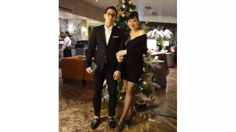 Rayakan Natal, Intip Potret Cantik Yuanita Christiani dan Suami - GenPI.co