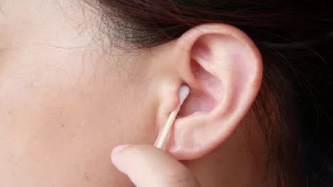 3 Kebiasaan Buruk Membuat Telinga Kamu Jadi Tuli - GenPI.co