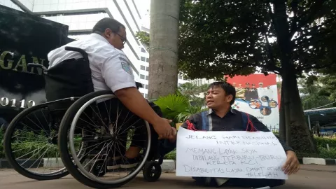 Cerita Penyandang Disabilitas yang Demo Seorang Diri di Kemenhub - GenPI.co