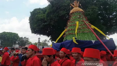 7 Gunungan Garebek Maulid Diarak dari Keraton Yogyakarta - GenPI.co
