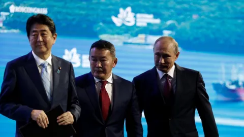 Vladimir Putin Duel dengan Presiden Mongolia, Siapa yang Menang? - GenPI.co