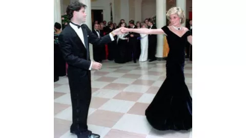 Gaun Putri Diana saat Dansa dengan John Travolta Kembali Dilelang - GenPI.co