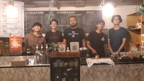 5 Pemuda Bisnis Bareng, Omzet Bulan Pertama Langsung Balik Modal - GenPI.co