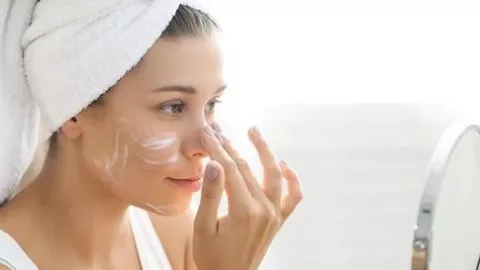 Punya Kulit Berminyak, Ini 5 Tahapan Skincare yang Bisa Digunakan - GenPI.co