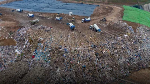 Tempat Pembuangan Sampah China Penuh 25 Tahun Lebih Cepat - GenPI.co