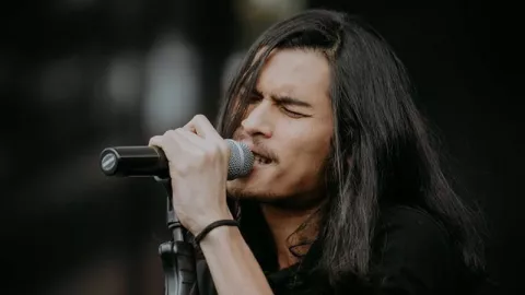 Malam Gini Enaknya Main Chord Gitar Tentang Rindu Milik Virzha - GenPI.co